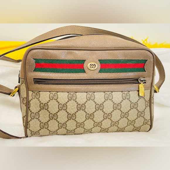Gucci Handbags - Gucci Vintage comes with flaws crossbody